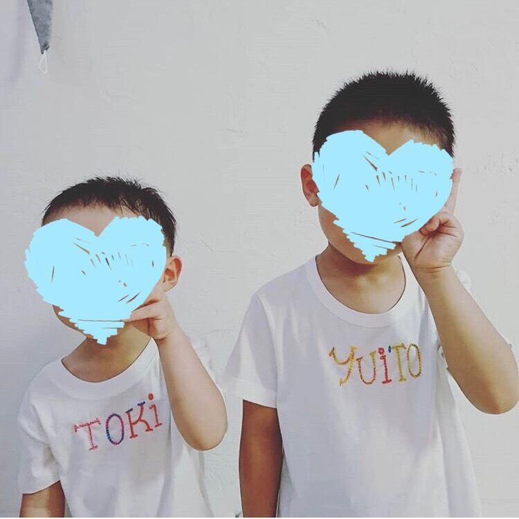80〜100） イニシャル・アルファベット刺繍Tシャツ | 名入れ刺繍