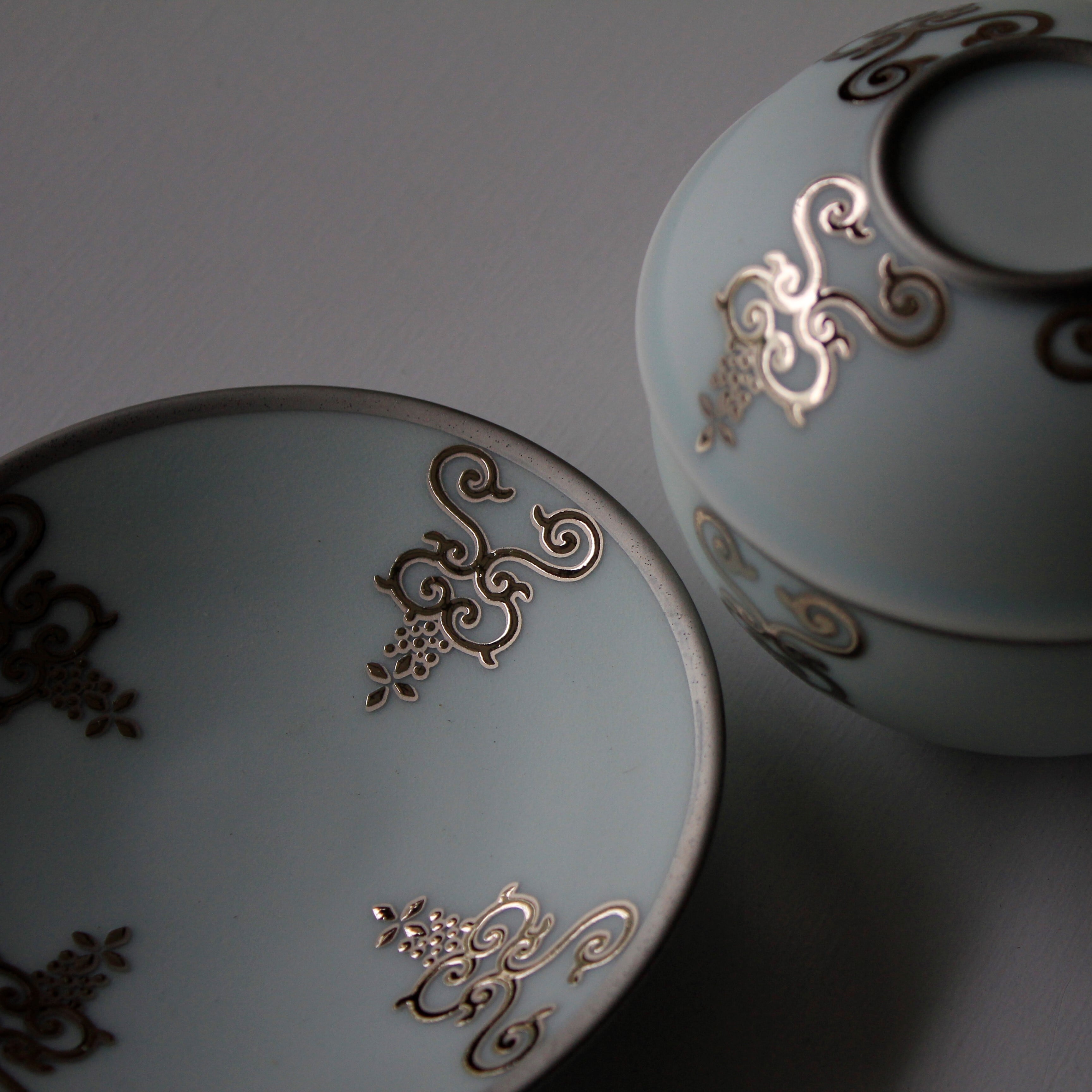 有田焼 プラチナ瓔珞紋ボンボニエール 台皿付 ブルーブラスト | 芦屋貴