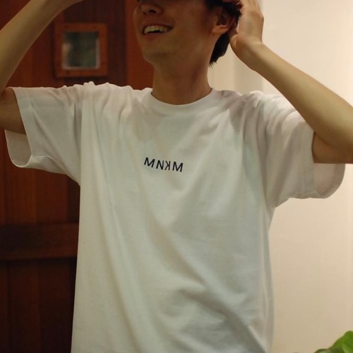 【UNISEX】定番MNKM Tシャツ