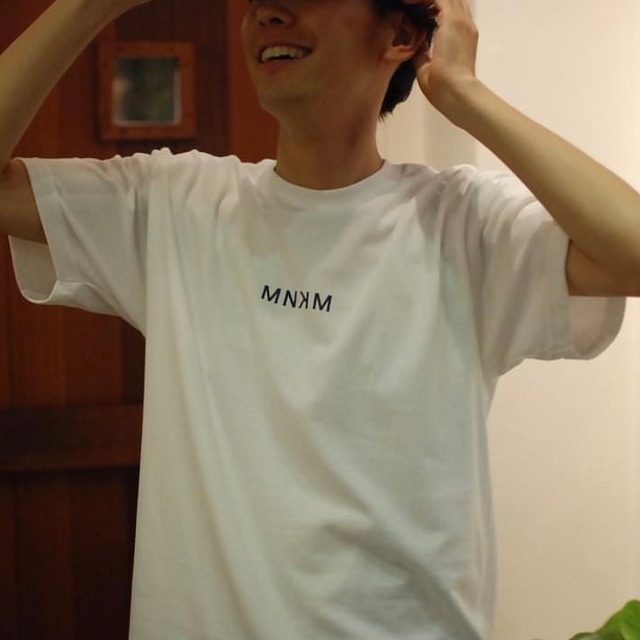 【UNISEX】MNKM GivePeace Tシャツ
