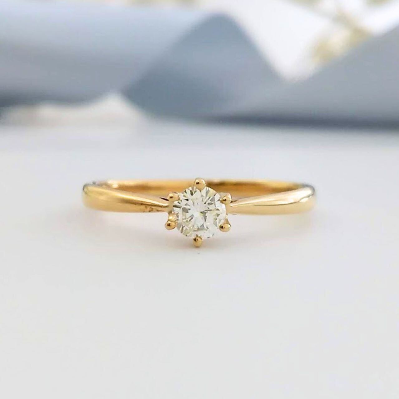 K18イエローゴールド高品位 華やかで上質なダイヤモンドリング（婚約