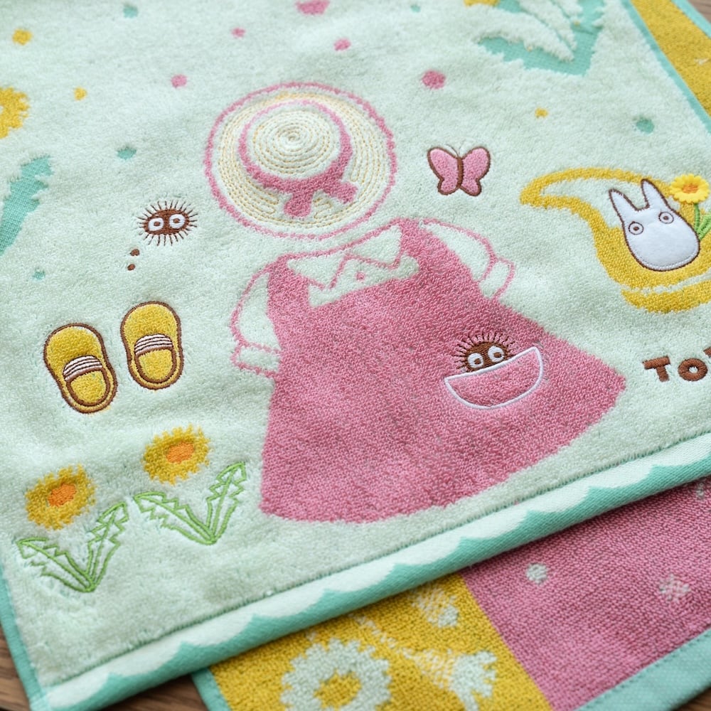 トトロ となりのトトロ フェイスタオル お洋服とトトロ（3429） | すすのこ