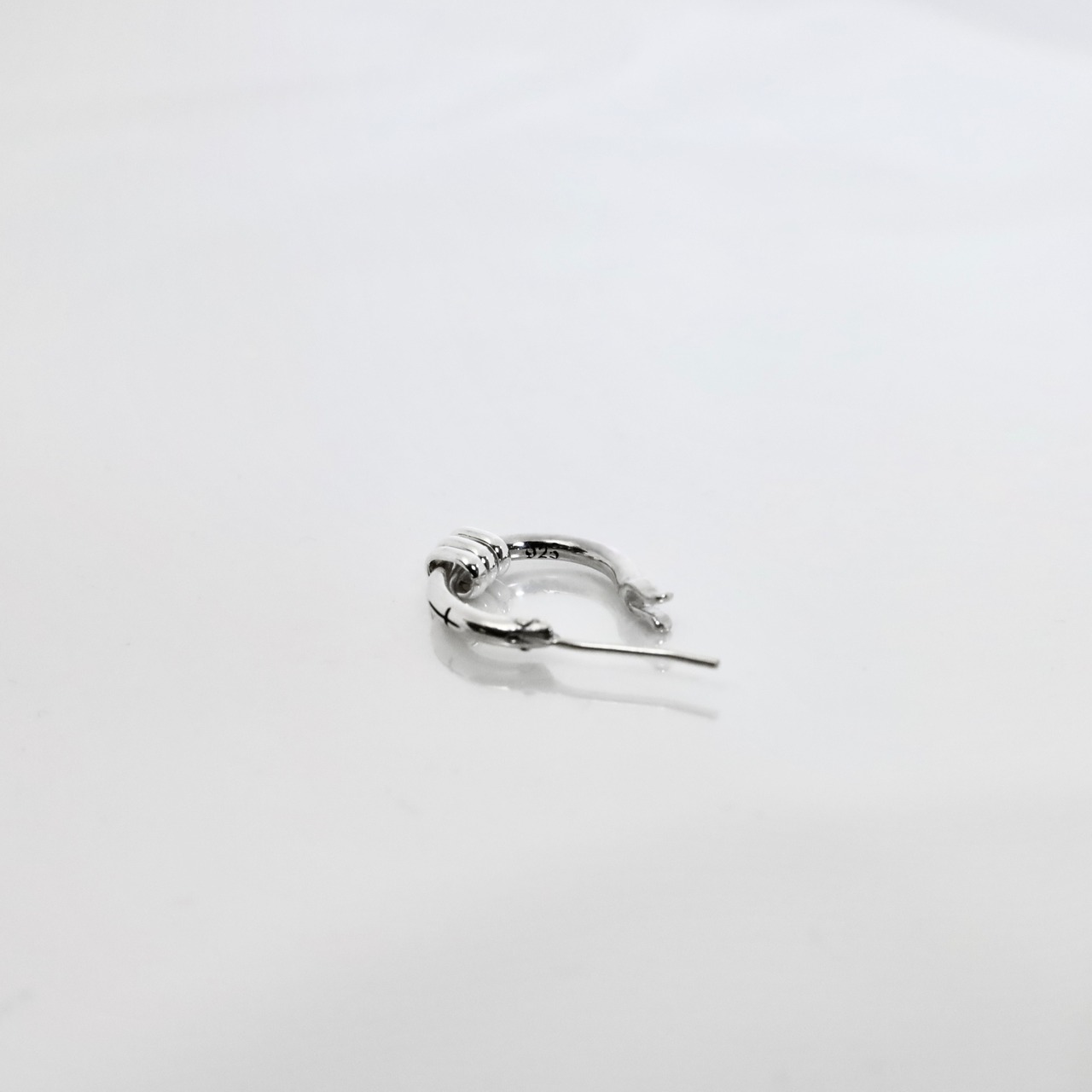 CROSS THIN HOOP with OVAL / クロスシンフープピアス ウィズ オーバル