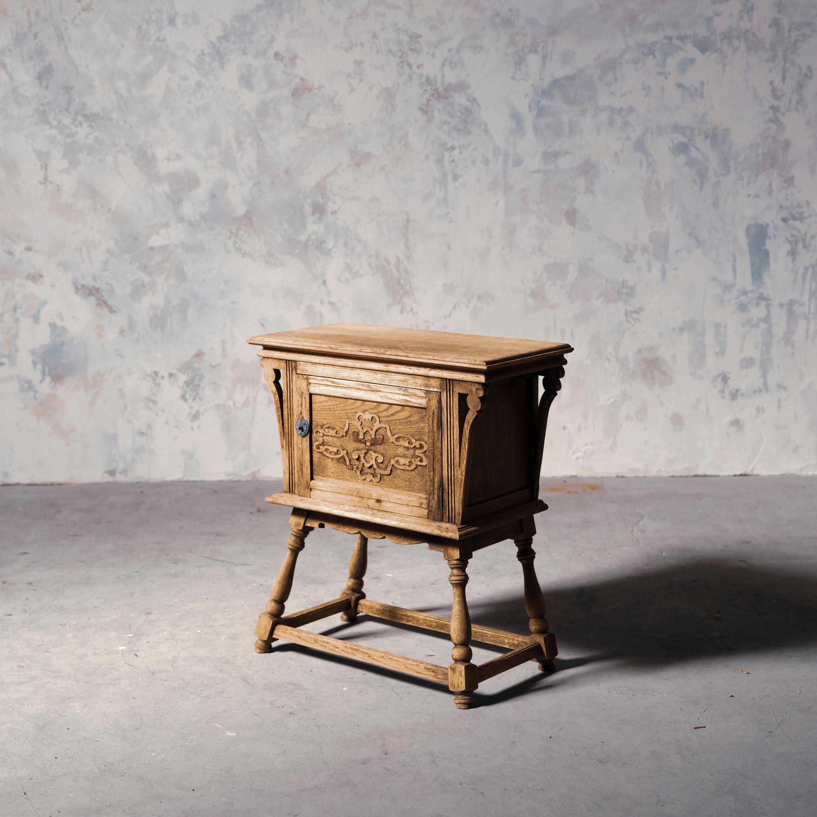 サイドチェスト/サイドボード/サイドテーブル/アンティーク家具/ナイトテーブル/剥離家具/空間装飾/小物入れ/花台