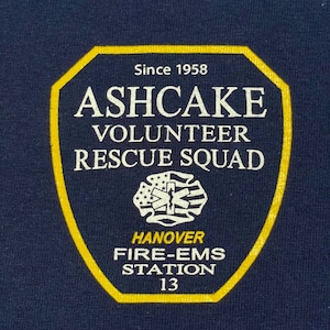 【GILDAN】ボランティア救助隊 XL ビッグサイズ ワンポイント ロゴ Tシャツ バックプリント ネイビー ashcake volunteer rescue squad 半袖 us古着