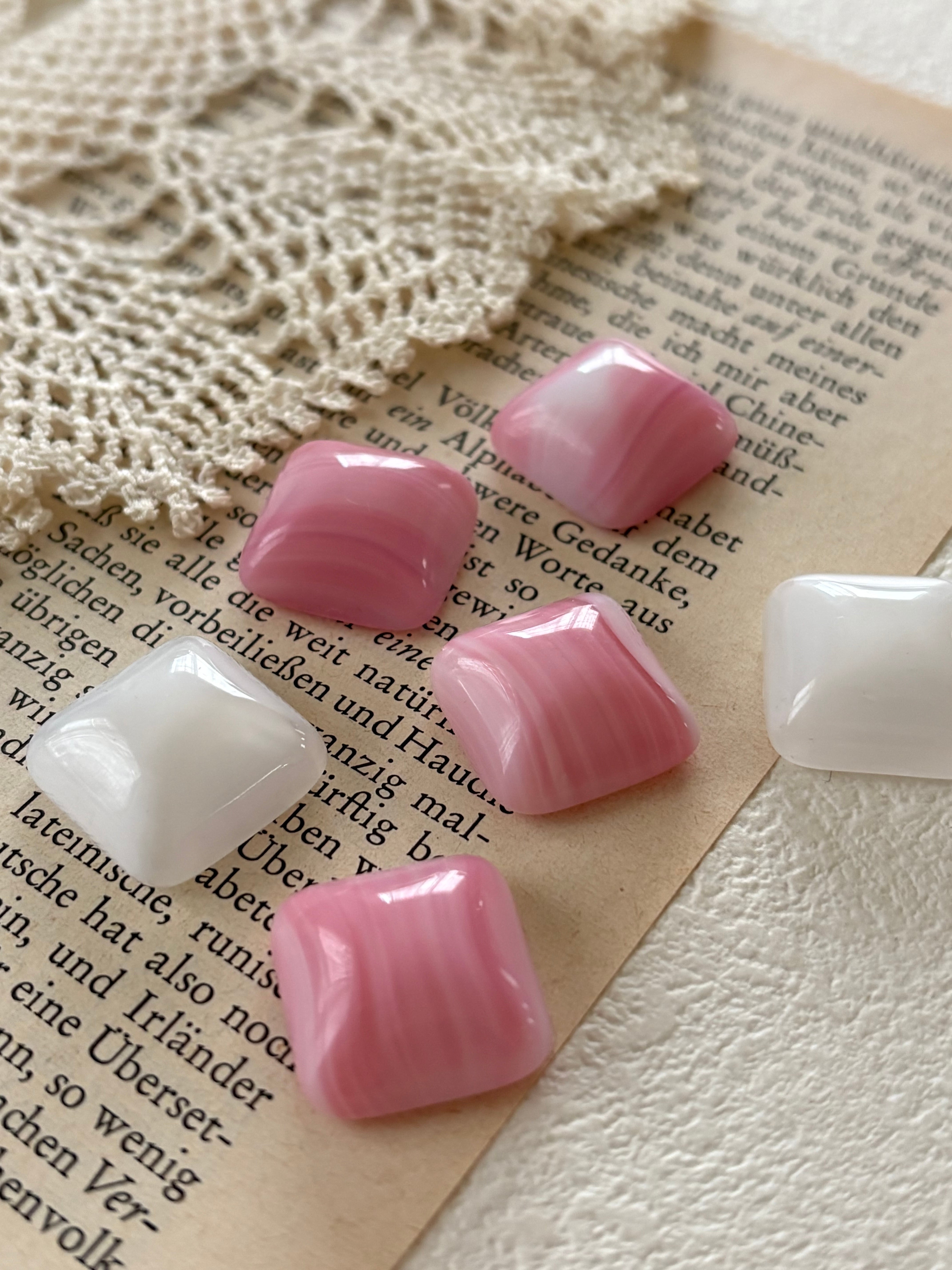 西ドイツVintage ガラスカボション スクエア 16mm ミルキーピンク/ミルクホワイト アクセサリーパーツ デコレーション材