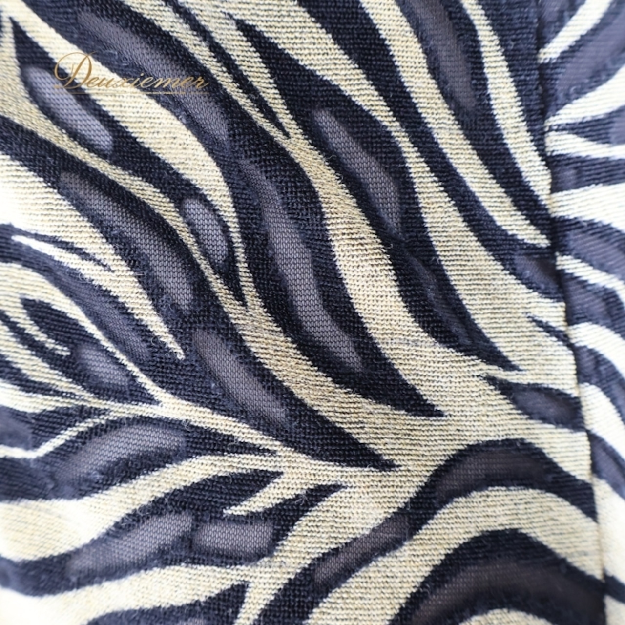 社交ダンス 衣装 ブラウス トップス メンズ MAISON DE DANSE ゼブラ 黒 金 ストレッチ 伸縮 ラテン ジャズ パーティ 発表会 男性 ブラック系 ゴールド系 ファッション ダンスウエア サルサ カジュアルシャツ おしゃれ ゼブラ柄 メンズファッション ステージ衣装 パフォーマンス用