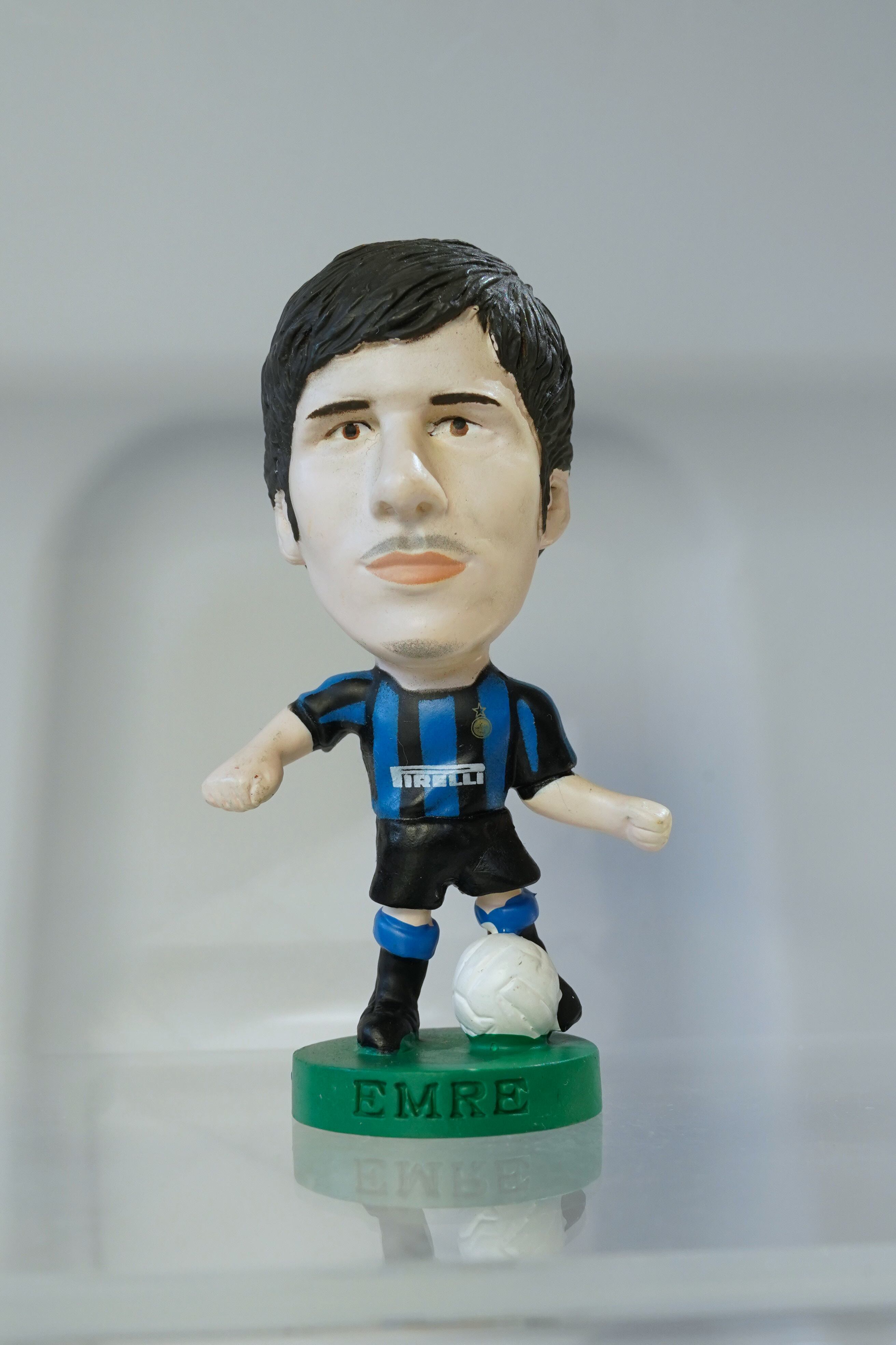 エムレ・ベロゾール (Emre Belözoğlu) ⭐️⭐️⭐️☆☆ Corinthian ProStars “nter Milan” (コリンシアン プロスターズ インテル) グリーン台座 サッカーフィギュア No.5 Green Base (2003年刻印/Collector No. PRO922) Limited Edition Soccer Figure 約7〜8cm