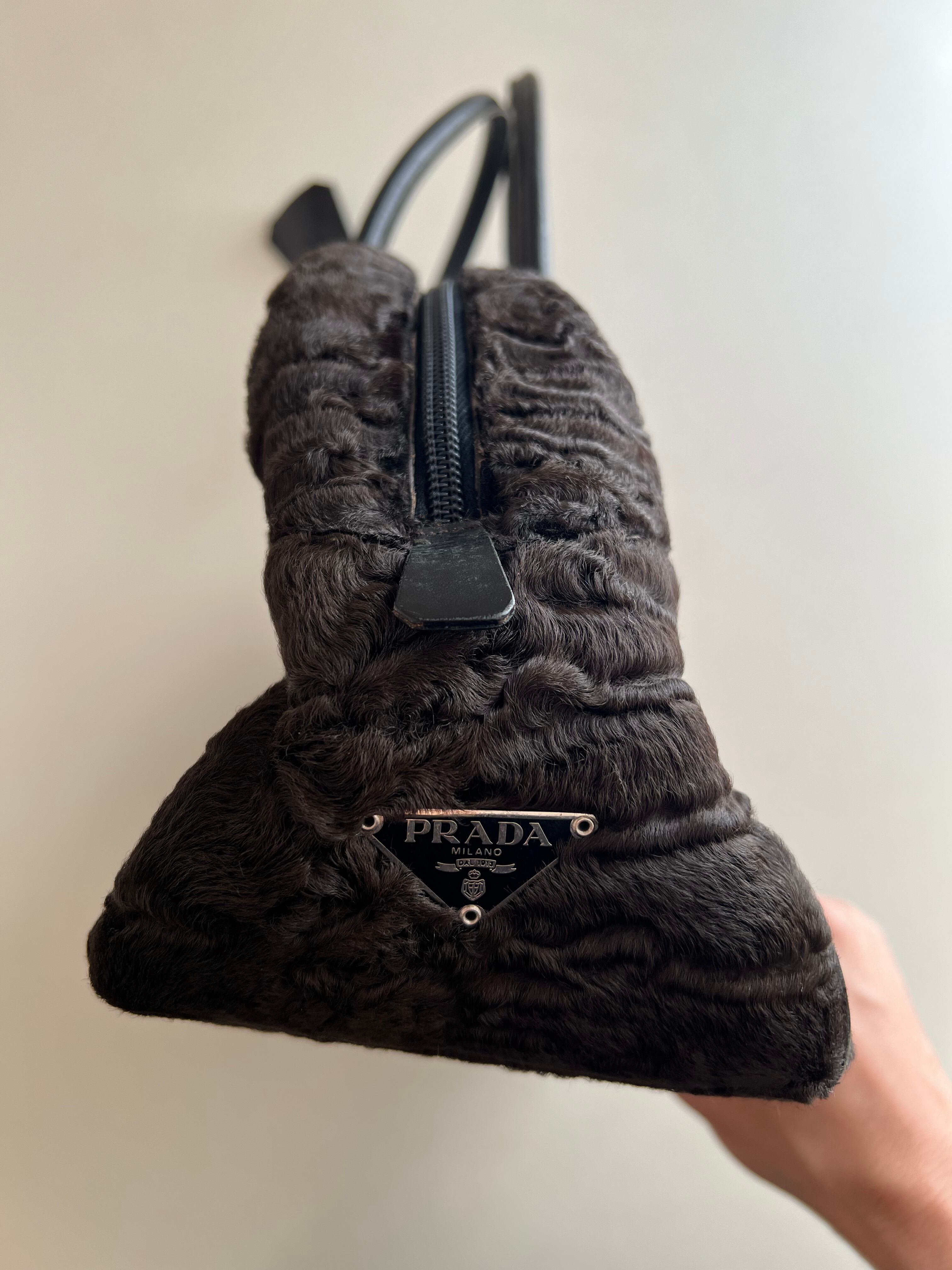 FW2000 PRADA FAR HAND BAG | triptraproll