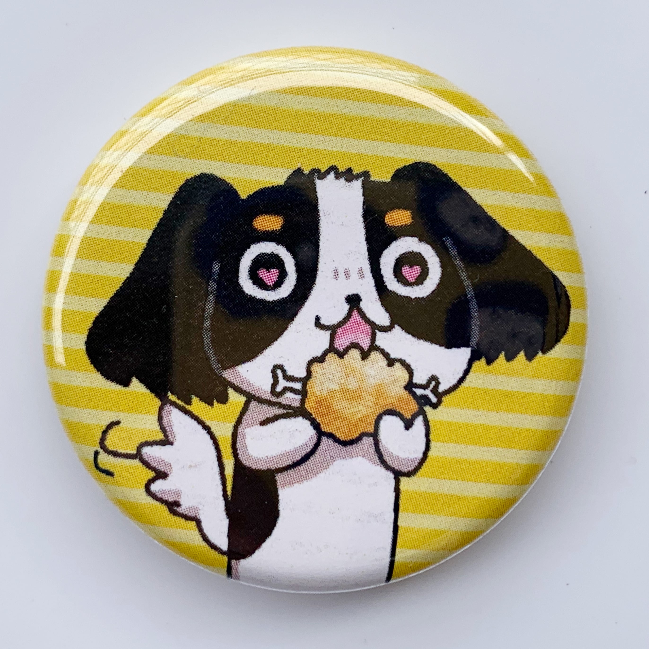 ☆うまうま♪ 缶バッジ トライカラー（白×黒×茶） | ワンコと家族の