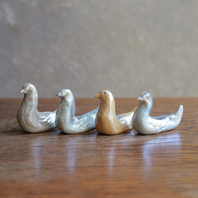 色とりどりの水鳥が集う、陶器の箸置き