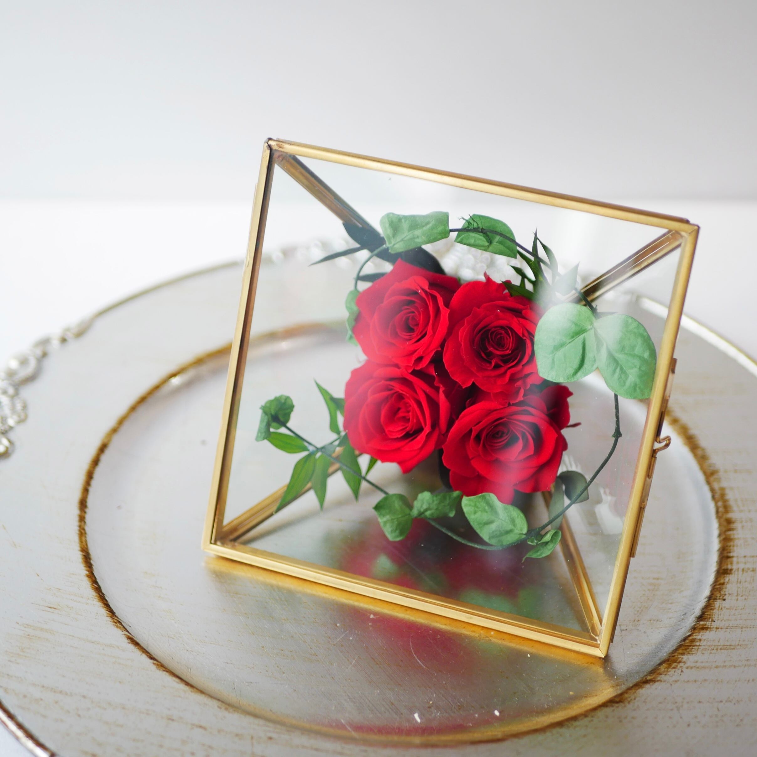 ガラスのBOXアレンジ 赤いバラ