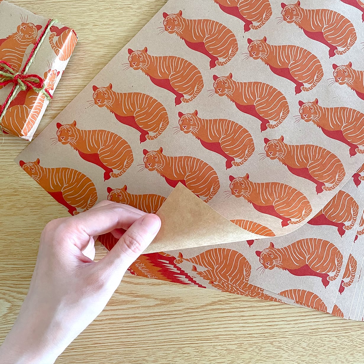 虎の包装紙〈10枚入〉A4サイズ ラッピング デザインペーパー ブック