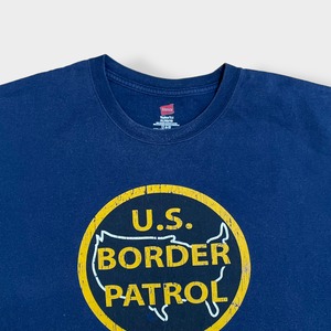 【HANES】XL ビッグサイズ Tシャツ ロゴ プリント 袖ロゴ 袖プリント US BORDER PATROL 国境警備 半袖 ネイビー US古着