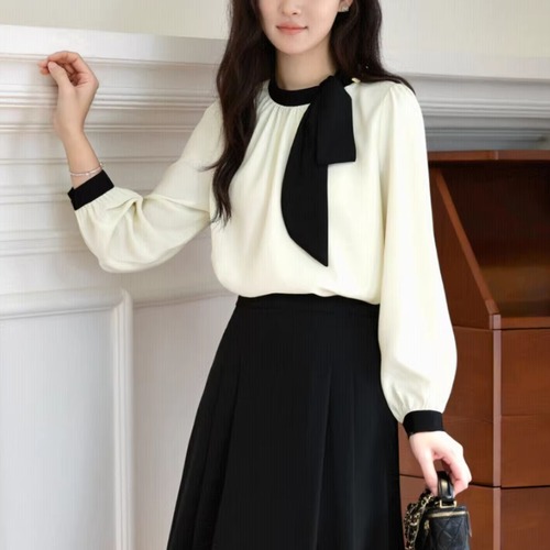 2色／ギャザーネックコントラストパフブラウス ・75745
