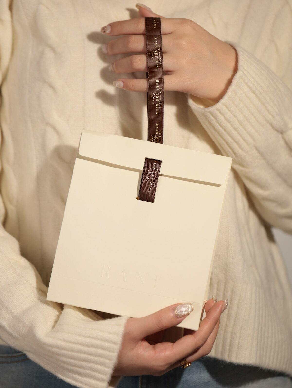 T×T 韓国 聖水POP UP スリングバッグ紙袋付 T×T 韓国 聖水POP UP スリングバッグ紙袋付 T×T 韓国 聖水