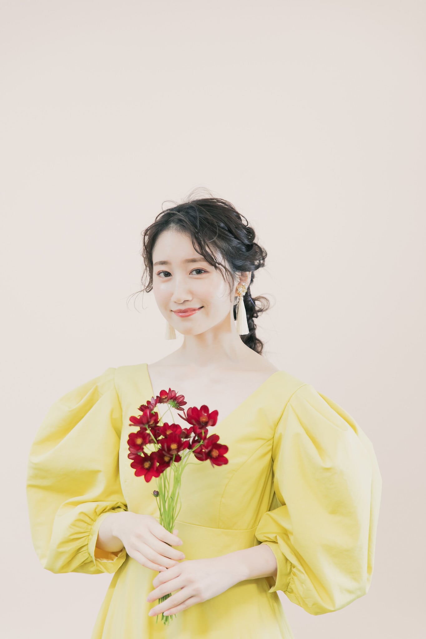 レンタル:パフスリーブイエロードレス（サンプル7号）B | みんなのドレス