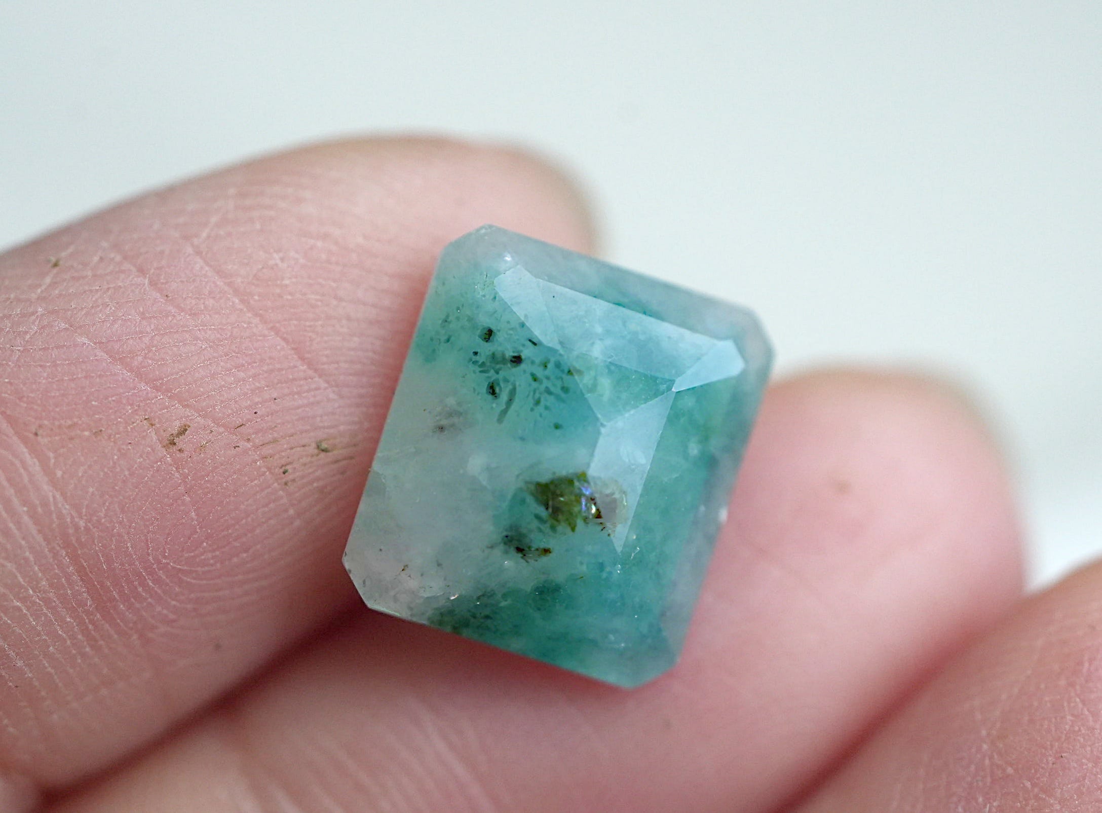 やさしく輝く、半貴石 高品質4.2ct/ グランディディエライト