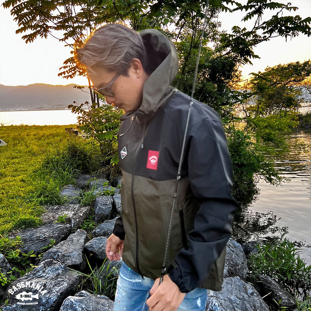 アーチロゴマウンテンジャケット［カーキ×ブラック］ | bassmania.jp