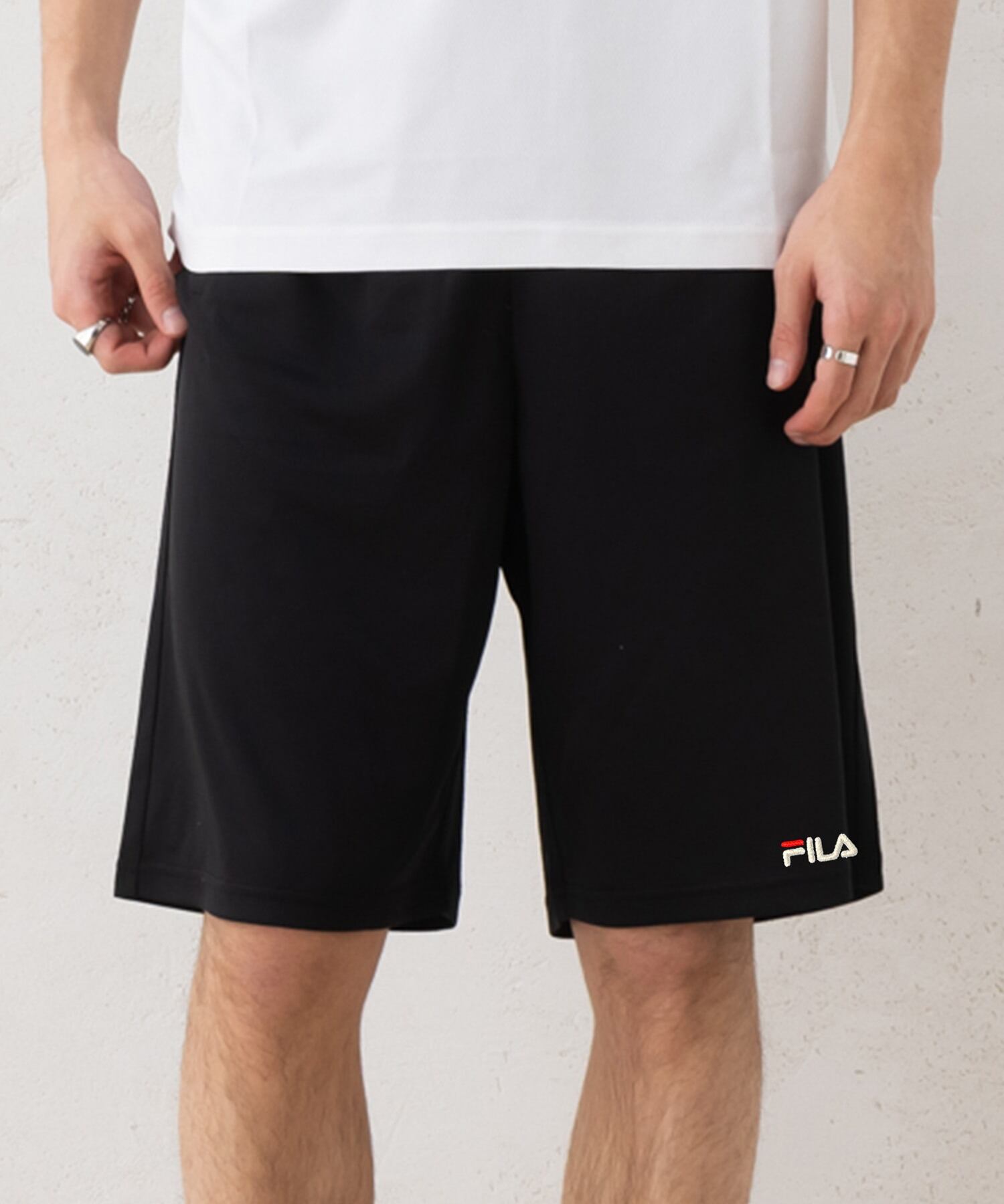 ユニセックス向けのブランドをメインにした、カジュアルな洋服や服飾