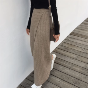 【送料無料】 スカート 2色 ロング マキシ丈 フレア Aライン 伸縮性 ウエストゴム 厚手 かわいい 大人可愛い きれいめ カジュアル 大人 上品 おしゃれ お洒落 こなれ感 抜け感 レディライク 無地 秋 冬 誕生日会 20代 30代 40代 レディース 女性用 ママ服 お出かけ お呼ばれ 休日 アウトドア お茶会 女子会 授業参観 着回し 普段使い ファッション コーデ スタイル 楽ちん あったか 体型カバー 定番 着痩せ ブラック ブラウン