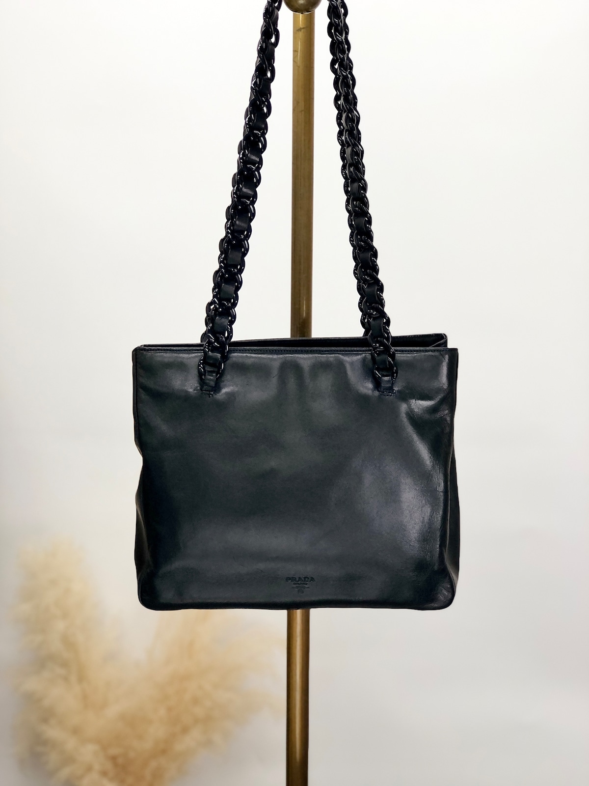 PRADA プラダ ショルダーバッグ ネイビー ロゴ型押し レザー チェーン 