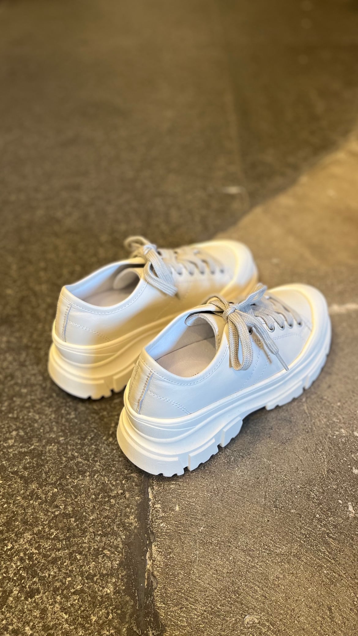 【関税込み】Sofie D'Hoore ホワイト Feat スニーカー SOFIE D'HOORE -FEAT- sneakers side stitching chunky outsole