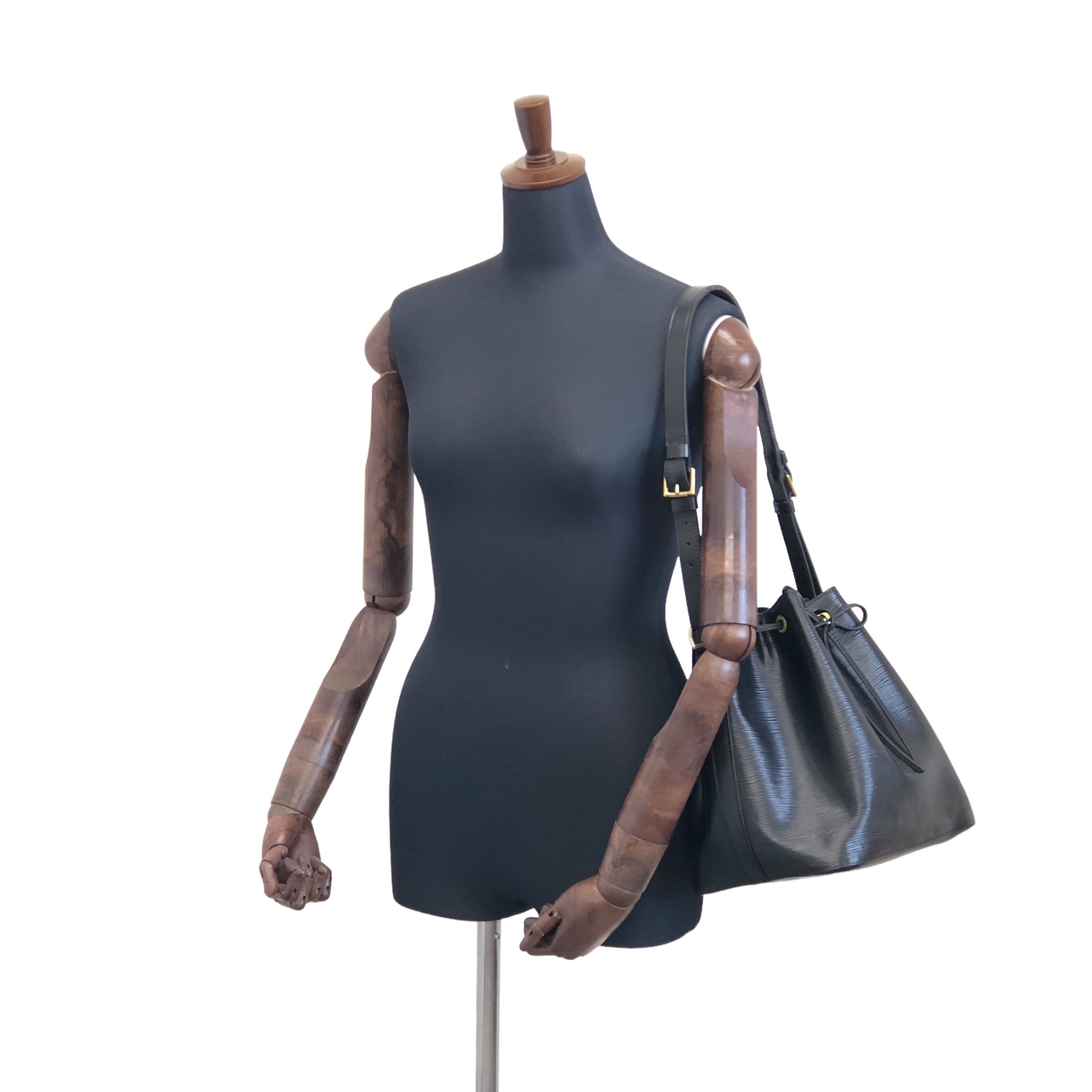 LOUIS VUITTON ルイヴィトン エピ ノエ ショルダーバッグ ブラック 