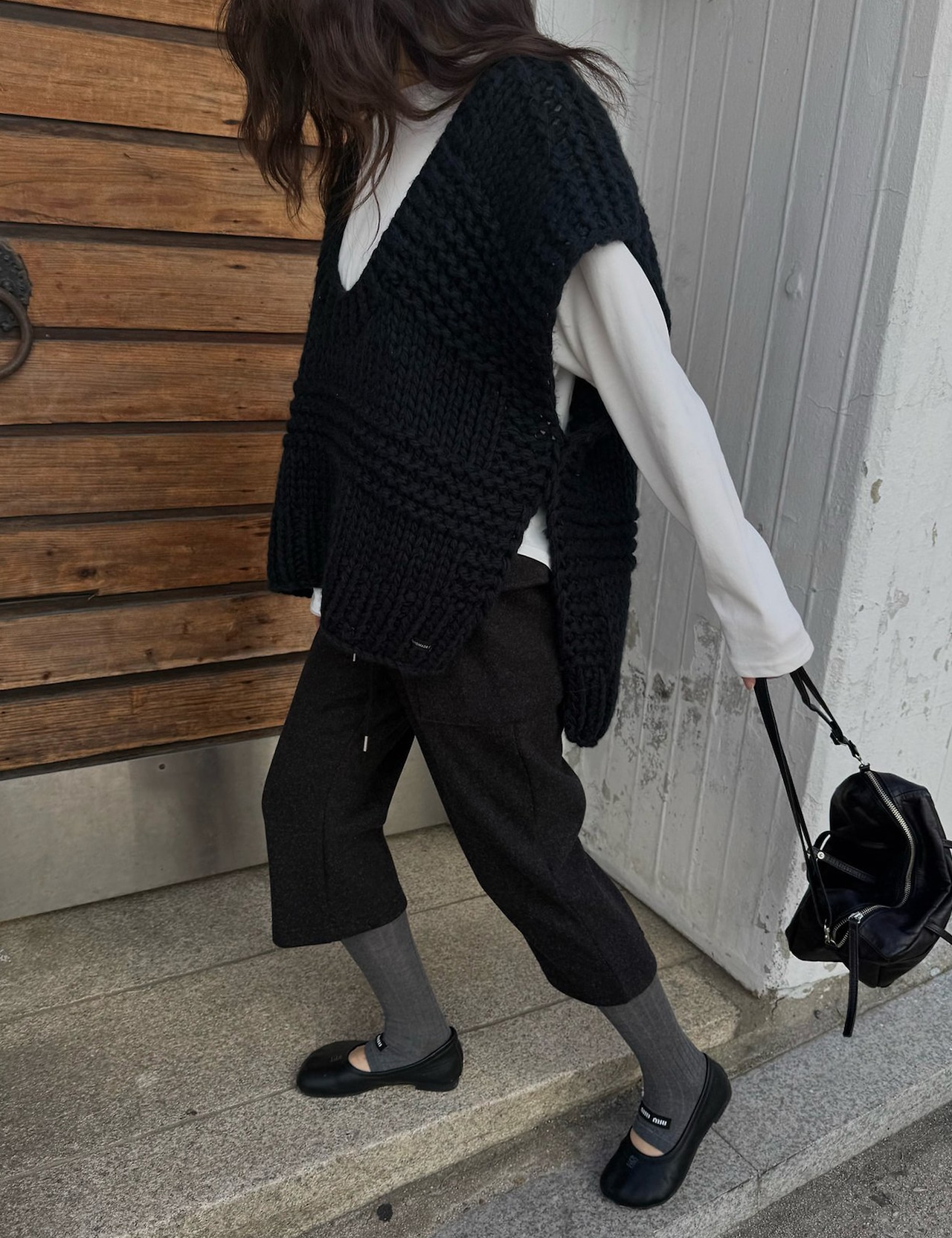 【新作5%OFF・3日間】Hand-Made Deep-Uneck Vest_2colors