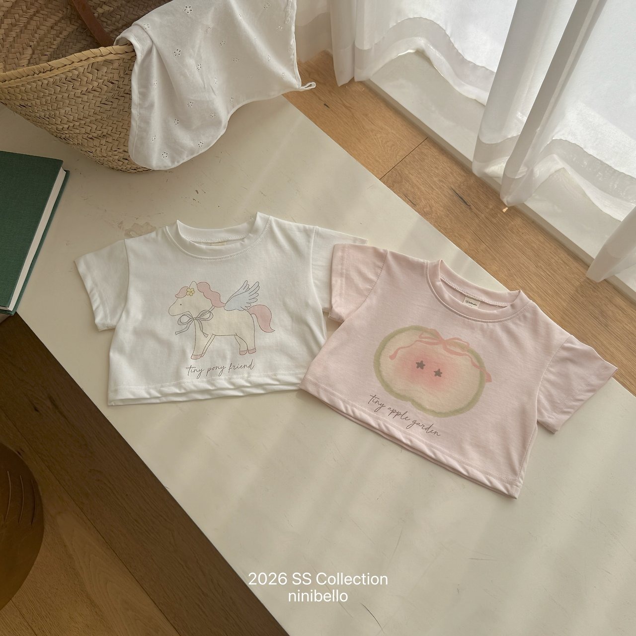 [ninibello] Apple Pony Crop Tee +fee2 / [니니벨로] 애플포니크롭티