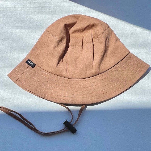 fini. bucket hat - mocha