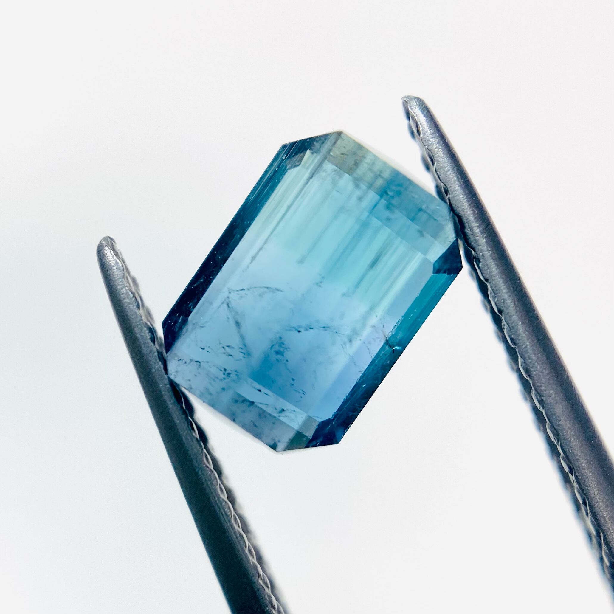 鮮やかで深い海　バイカラートルマリン