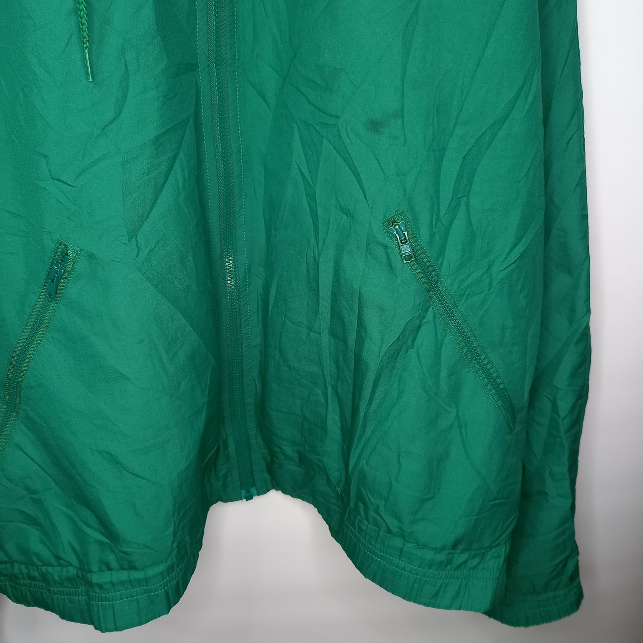 フレラコ　フルジップ　ナイロンジャケット　オーバーサイズ　刺繍ロゴ　グリーン