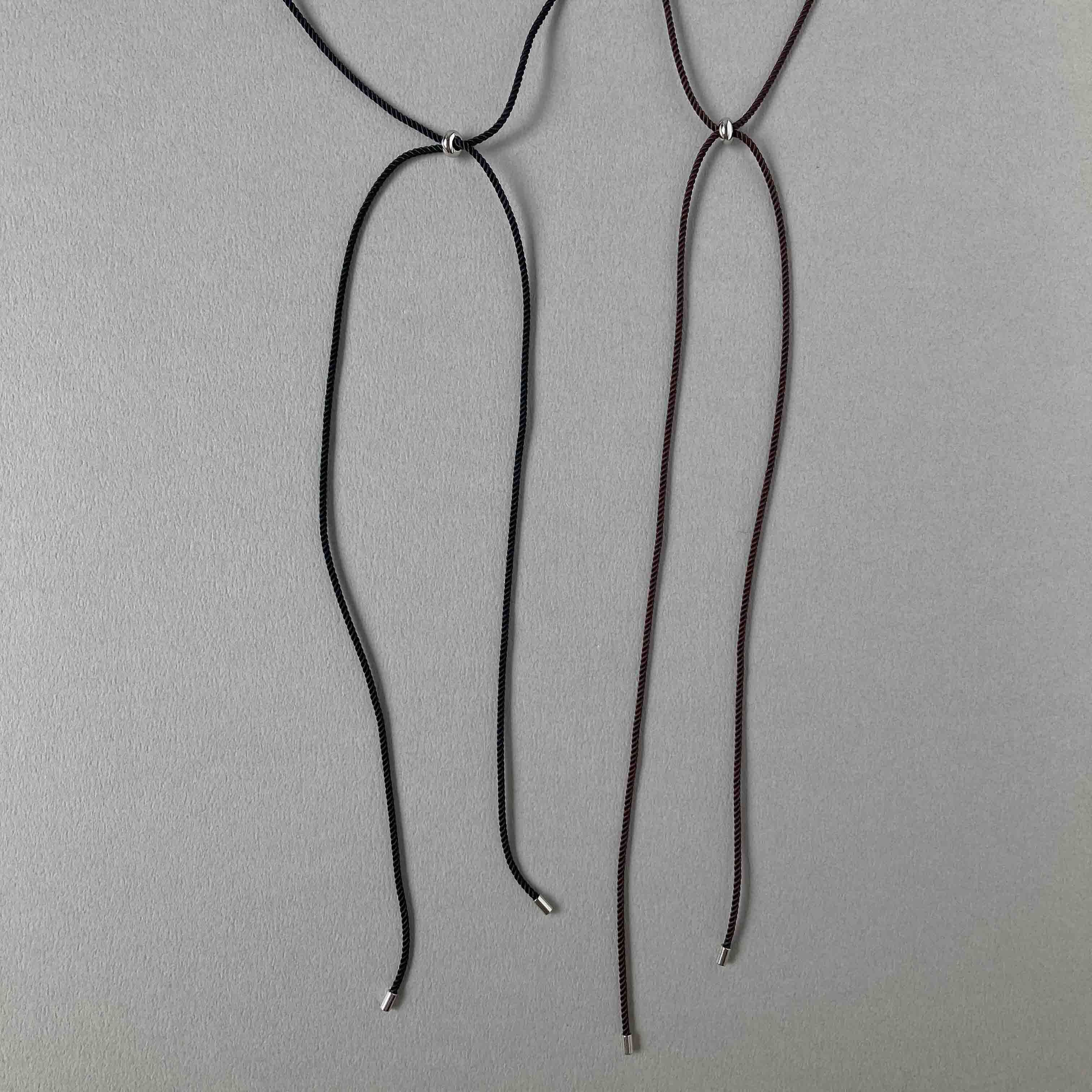 長さ調節のできる 細ロープ紐のネックレス