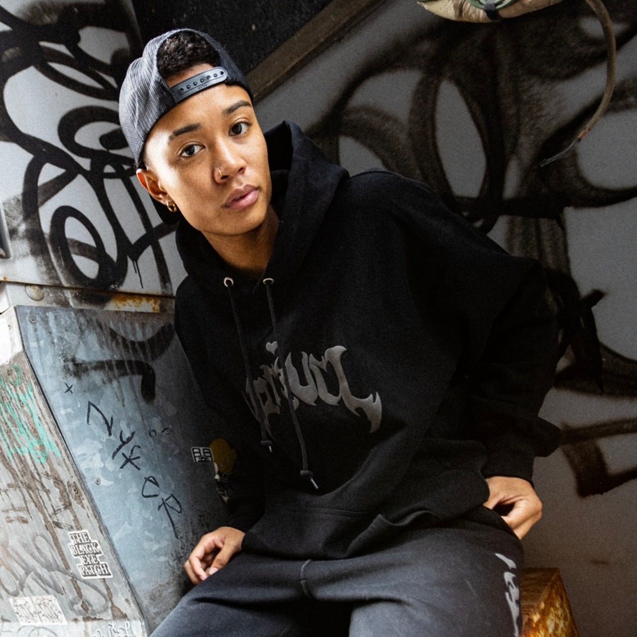 FIRE HEART LOGO HEAVYWIGHT HOODIE