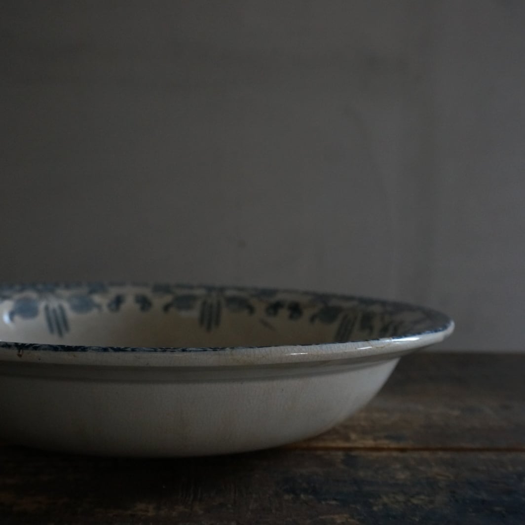 古いフランスの大きな陶器深皿