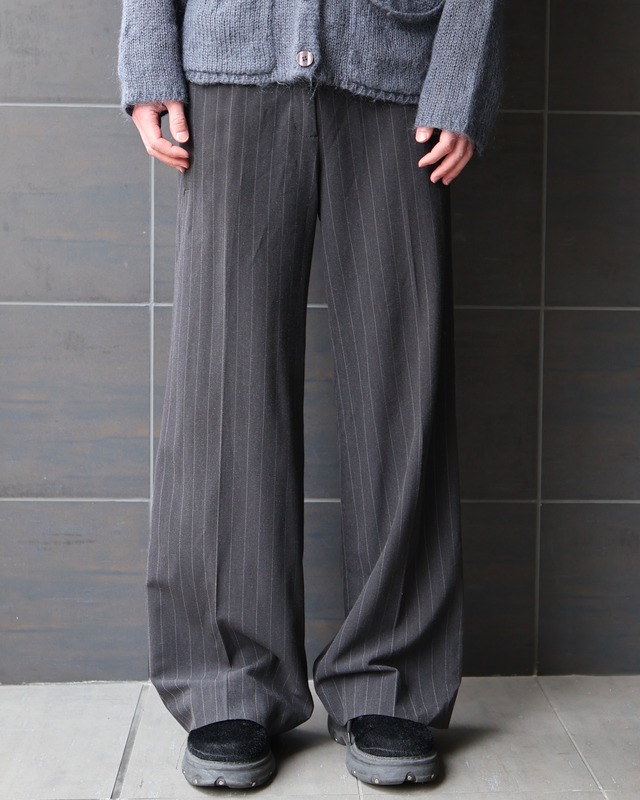 No-tuck pinstripe straight slacks