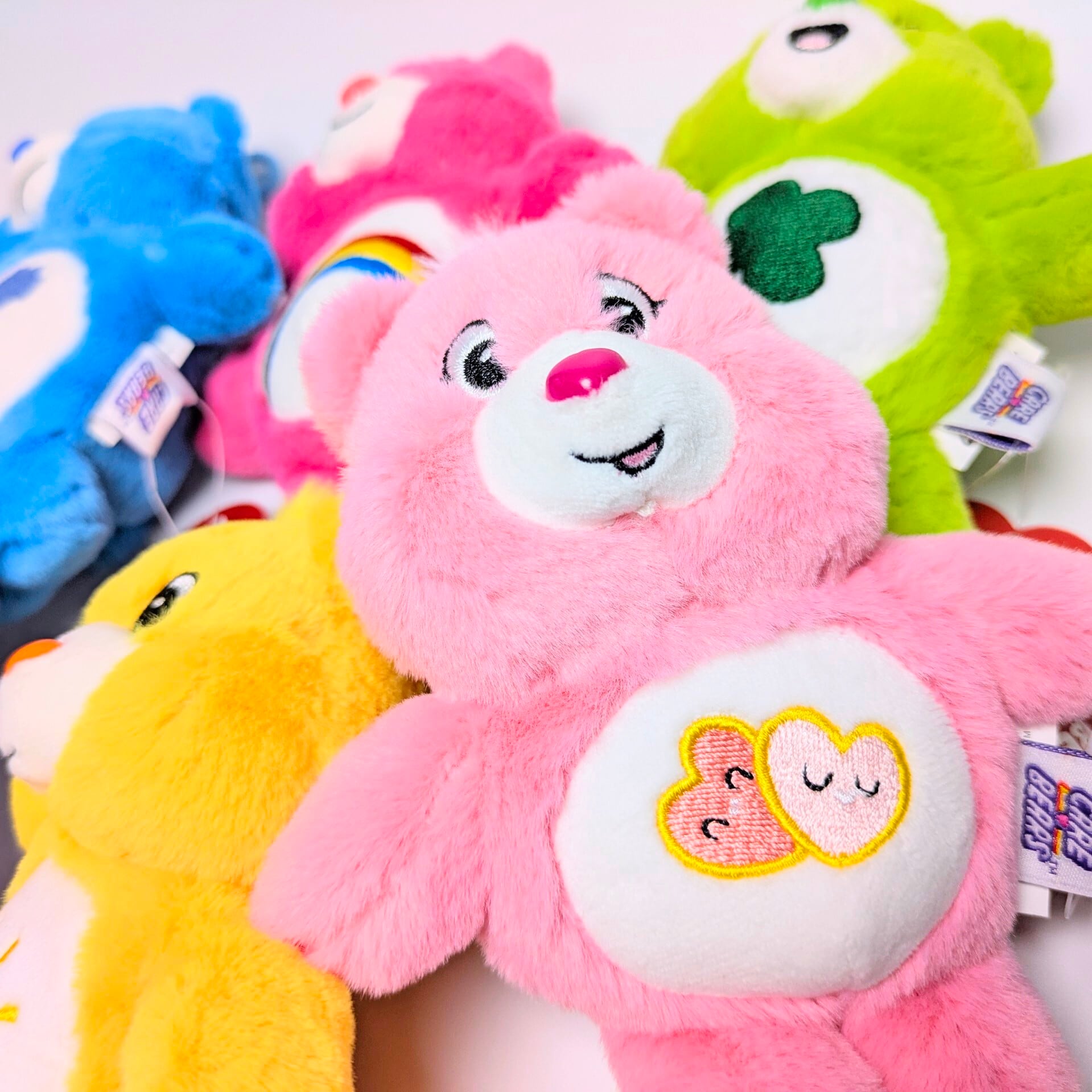 【 Care Bears（ケアベア）】 『 Love-A-Lot Bear ラブアロットベア 』ぬいぐるみキーホルダー / plush keyholder〚アメリカン雑貨 アメトイ〛
