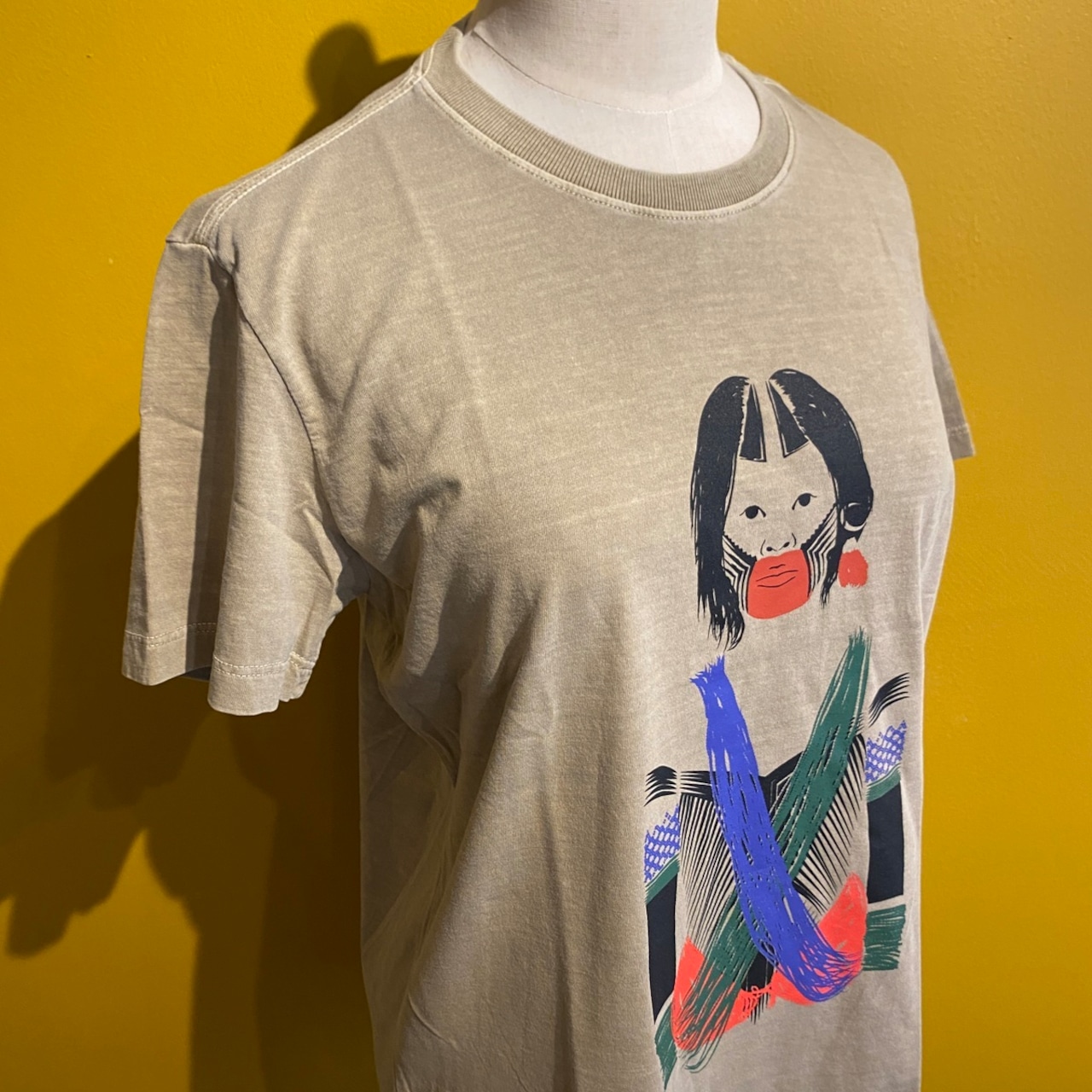 カヤポ族のTシャツ 【Mulher preparada para festa】
