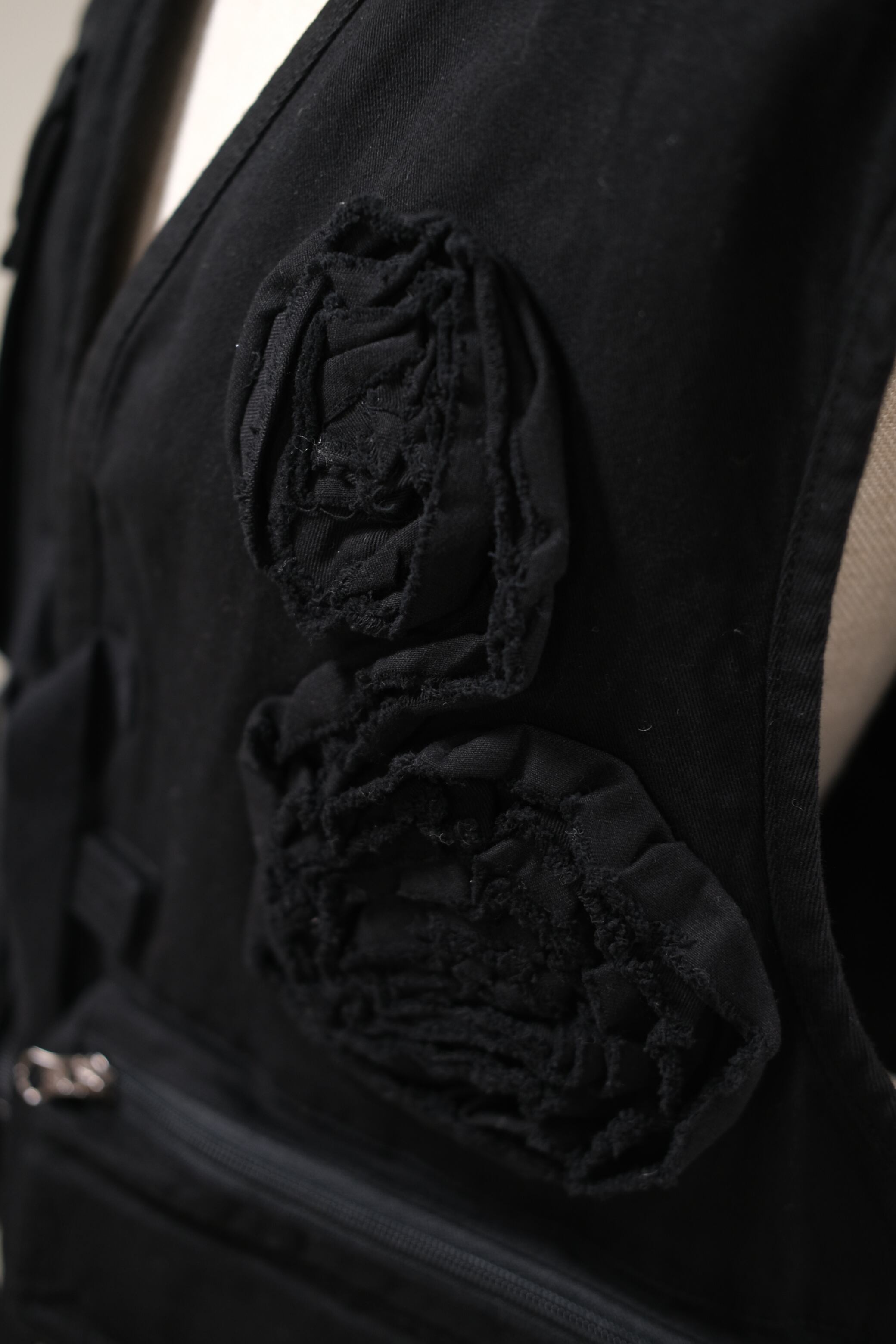 OPEN YY】APPLIQUE CARGO VEST - black - | loop