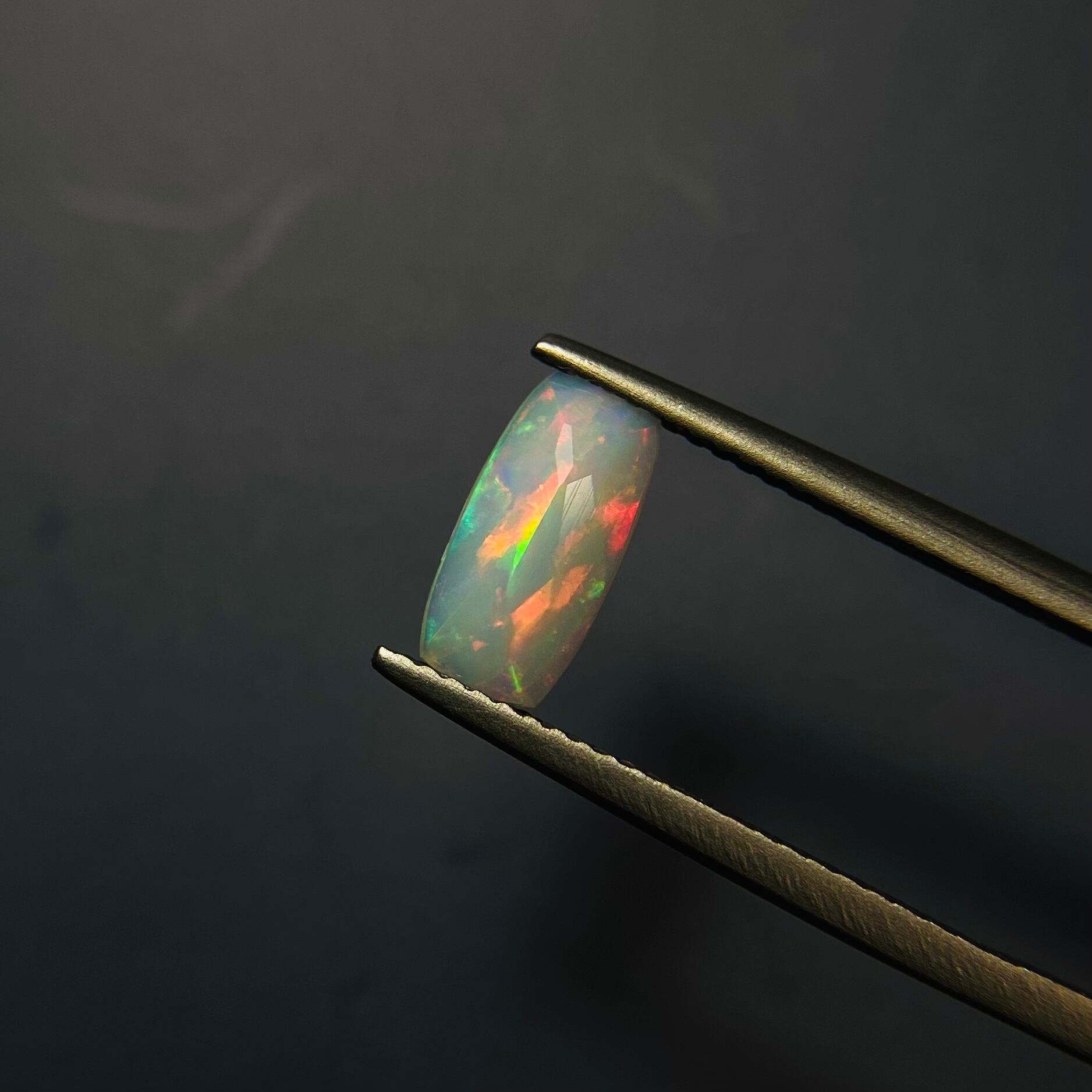 遊色美しいオパール