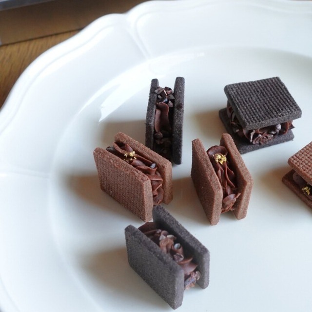 【秋冬限定】ショコラサンド缶 ~大人のクッキー缶~(8個/スリム缶入り)