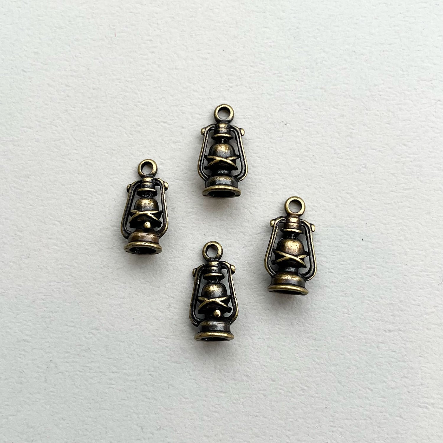 アンティーク風 ランプチャーム | Dua-アクセサリーパーツショップ