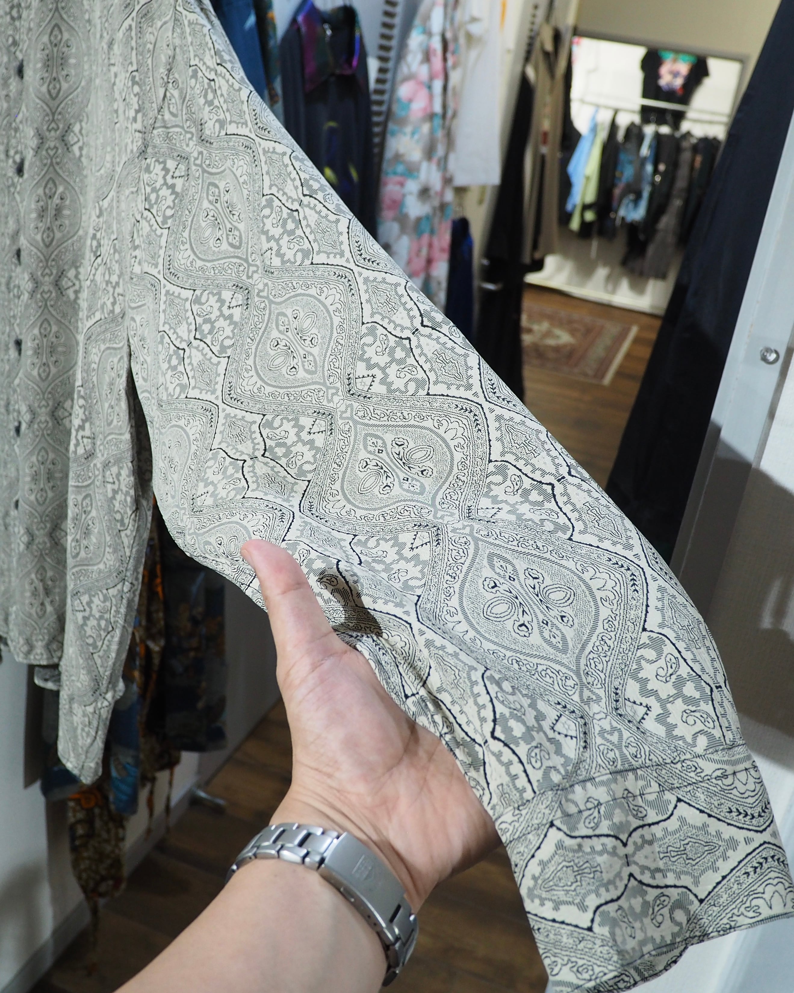 1990s " GOOUCH - Phiz " Beautiful Arabesque pattern Embroidery vintage loose Shirt