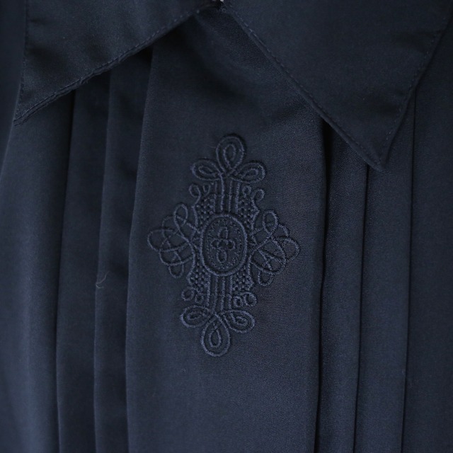 "刺繍" fry-front and pleats design black one-tone mode shirt
