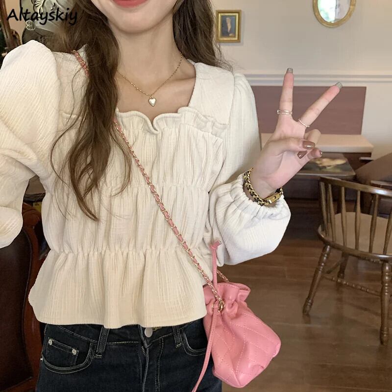 【新作】【送料無料】 コーデュロイ Tシャツ女性パフ長袖プリーツレトロなデザインのファッションシックな優しい秋オルシンプルなスクエア襟服 0312360641354