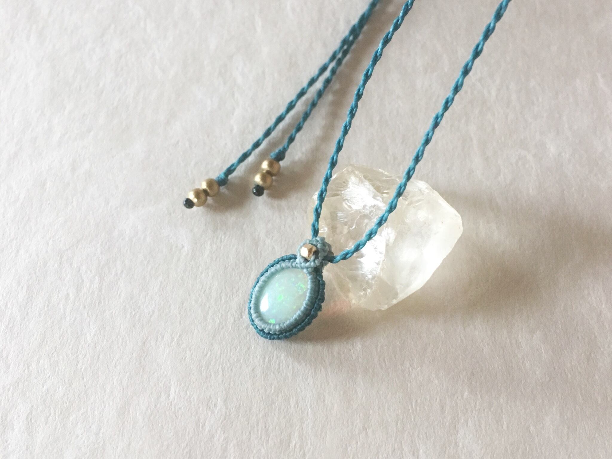 ホワイトオパール macramé necklace