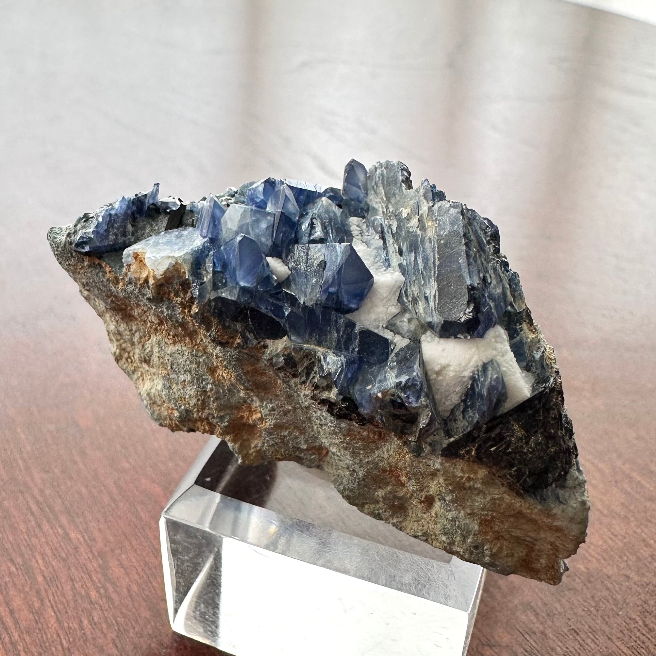 Neptunite | PEANUTS MINERALS Neptunite | PEANUTS MINERALS