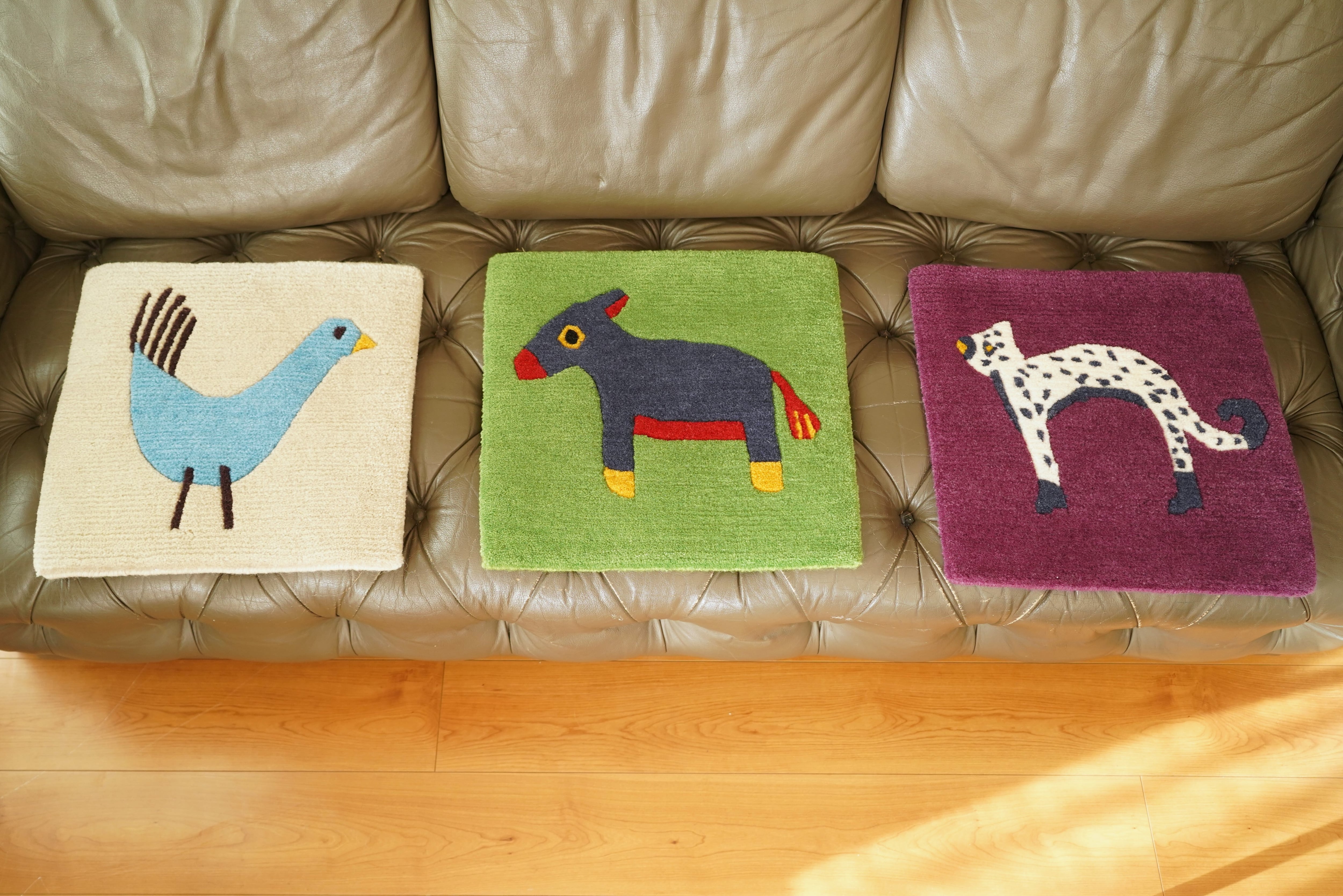 Animal Motif_DONKEY 01】絵本のような愛嬌をまとう ひたむきなラバ_