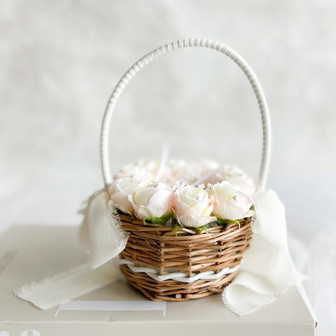 Circle Champagne roseringpillow (造花)
